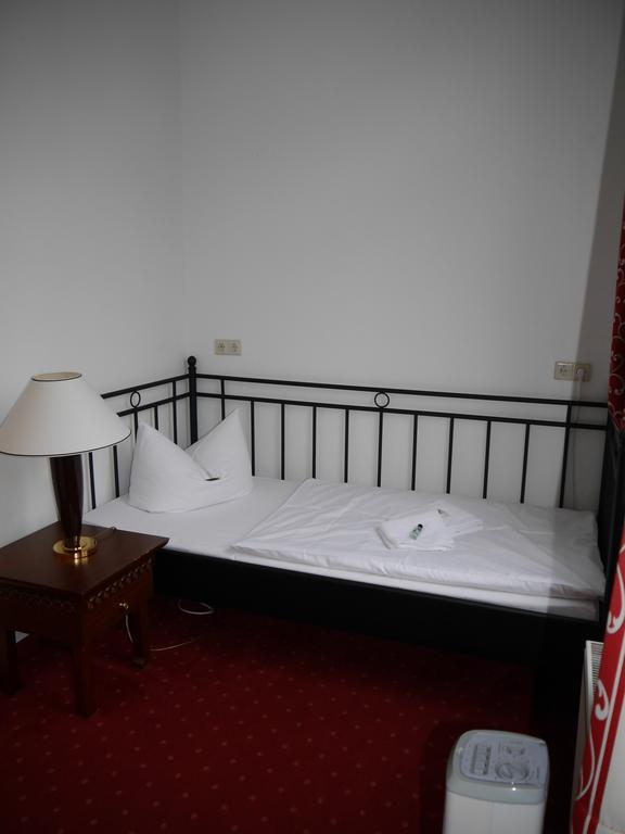 קוטבוס Altstadthotel Am Theater חדר תמונה