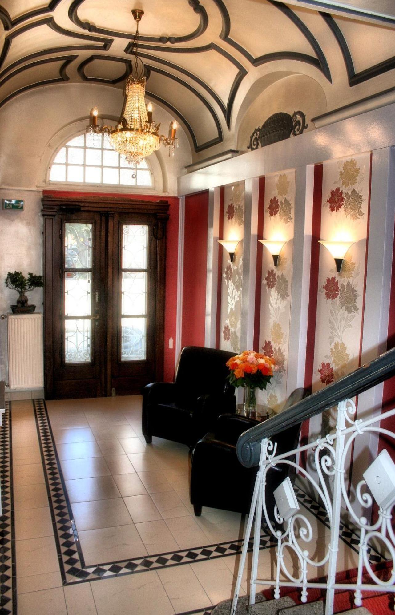 קוטבוס Altstadthotel Am Theater מראה חיצוני תמונה