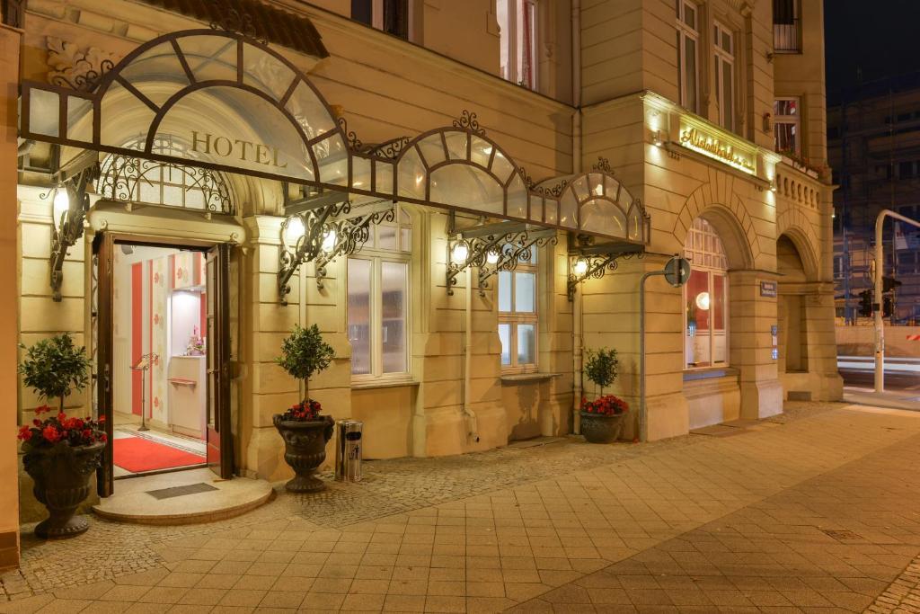 קוטבוס Altstadthotel Am Theater מראה חיצוני תמונה
