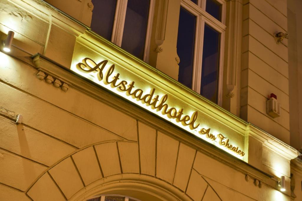 קוטבוס Altstadthotel Am Theater מראה חיצוני תמונה