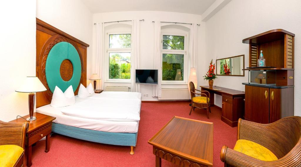 קוטבוס Altstadthotel Am Theater מראה חיצוני תמונה