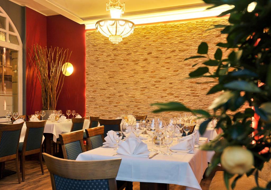 קוטבוס Altstadthotel Am Theater מראה חיצוני תמונה
